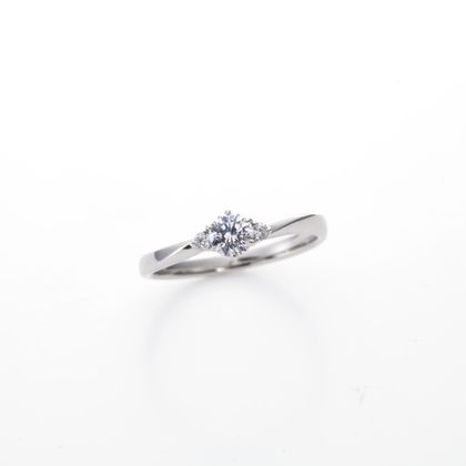 【LOVEST(ラヴェスト)】木漏れ日の散歩道