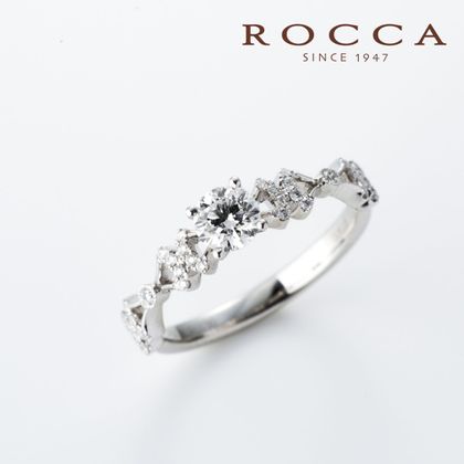 【ROCCA(ロッカ)】【ROCCA】重ね付けにも抜群！可愛らしいリボンのデザインのエンゲージリング R51