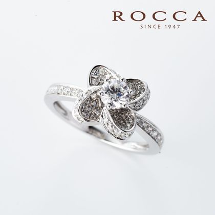 【ROCCA(ロッカ)】【ROCCA】大人なお花のデザイン！華やかなエンゲージリング TDR01427