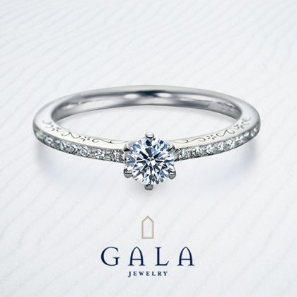 【GALA JEWELRY(ガラジュエリー)】【GALA】サイドにあしらわれた唐草模様がさり気ない特別感を演出