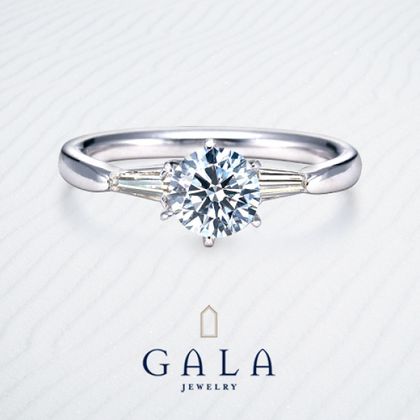 【GALA JEWELRY(ガラジュエリー)】【GALA】テーパード・バゲットカットの脇石が凛とした印象に