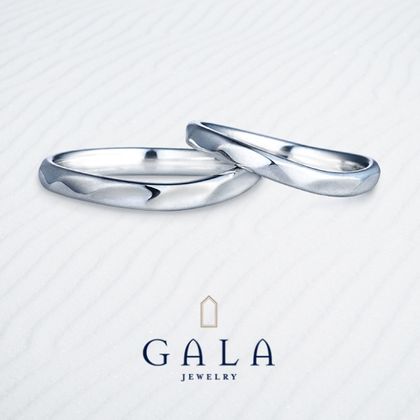 【GALA JEWELRY(ガラジュエリー)】【GALA】なめらかなウェーブラインにプラチナの光沢が強調されるデザイン☆