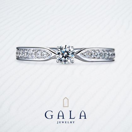 【GALA JEWELRY(ガラジュエリー)】【GALA】贅沢にメレダイヤをあしらった、高級感漂う婚約指輪＊