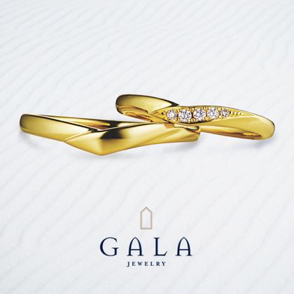 【GALA JEWELRY(ガラジュエリー)】【GALA】ゴールドの色味がダイヤの存在感を引き立てる！Vラインで指長効果も♪