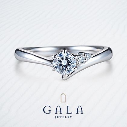 【GALA JEWELRY(ガラジュエリー)】GALA_【0.3カラット】「品質」と「価格」へのこだわり_シンプルなVラインの婚約指輪（キュート）