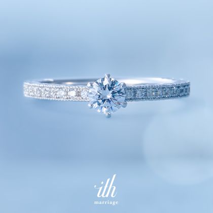 【ith(イズ)】【横顔も美しく】イリス / Iris