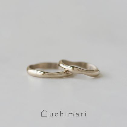 【uchimari(ウチマリ)】やわらかな曲線が印象的な結婚指輪