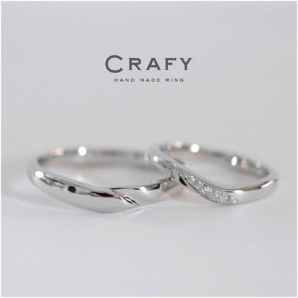 【CRAFY(クラフィ)】【ふたりで手作り】婚約指輪との重ねつけも!プラチナのV字結婚指輪