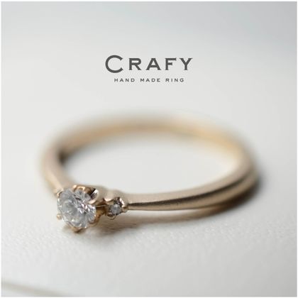 【CRAFY(クラフィ)】【手作りで想いを込める】K18シャンパンのダイヤ輝く婚約指輪