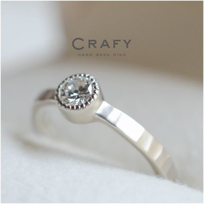 【CRAFY(クラフィ)】【手作りで想いを込める】センス光る！アンティーク調 フクリン留めの婚約指輪