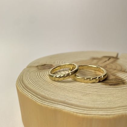 【Smith(工房スミス)】【隠れ家工房でつくる】たてラインのアクセントがスタイリッシュな結婚指輪