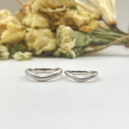 【Smith(工房スミス)】【隠れ家工房でつくる】V字リングをマットにしたシンプル・カジュアルな結婚指輪