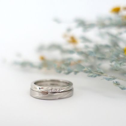 【Smith(工房スミス)】【隠れ家工房でつくる】トップのデザイン性を目立たせた立体感のある結婚指輪