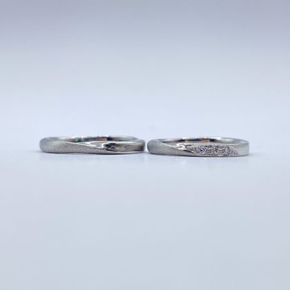 【Smith(工房スミス)】【隠れ家工房でつくる】曲線美にぬくもりを残す、彫金工法のメビウスリング180°