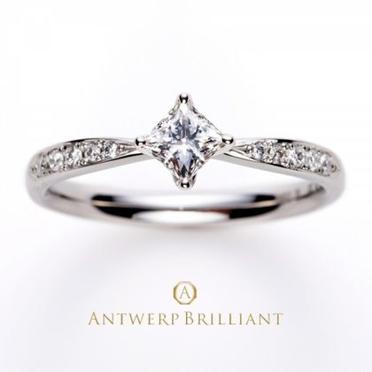 【BRIDGE ANTWERP BRILLIANT GALLERY(ブリッジ・アントワープ・ブリリアント・ギャラリー)】プリンセスカットダイヤモンドとオシャレなデザインがかわいい婚約指輪　”Sirius” 4 claws collet PRINCESS Cut