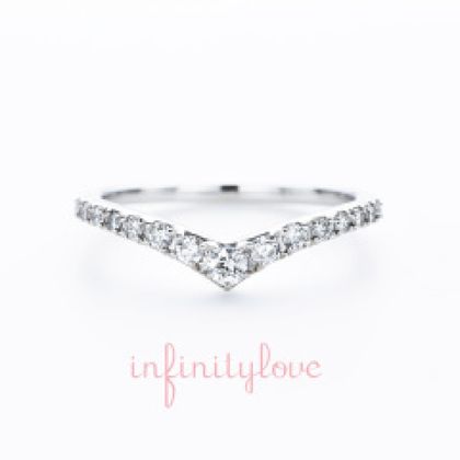 【BRIDGE ANTWERP BRILLIANT GALLERY(ブリッジ・アントワープ・ブリリアント・ギャラリー)】指を長く美しく魅せてくれるハーフエタニティリングcenter 真 センター