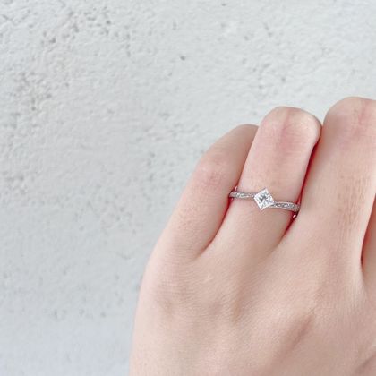 D Line Star”Princess Cut Diamond Half Eternity Ring ディー