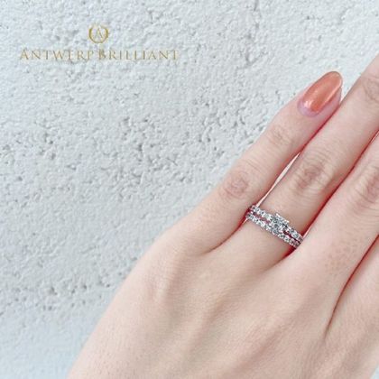 【BRIDGE ANTWERP BRILLIANT GALLERY(ブリッジ・アントワープ・ブリリアント・ギャラリー)】華やかでオシャレなプリンセスカットダイヤモンドをセッティングしたかわいい婚約指輪　&rdquo;D line Star&rdquo;D line Star&rdquo; Princess Cut Diamond Line Ring