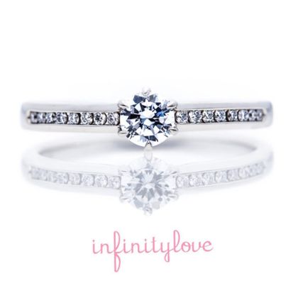 【BRIDGE ANTWERP BRILLIANT GALLERY(ブリッジ・アントワープ・ブリリアント・ギャラリー)】シンプルなチャンネルセッティングのストレートプラチナハーフエタニティリングJoin