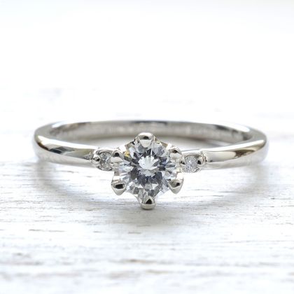 【湘南彫金工房 andfuse】【手作り婚約指輪コース】両サイドにダイアモンドをセットした手作り婚約指輪