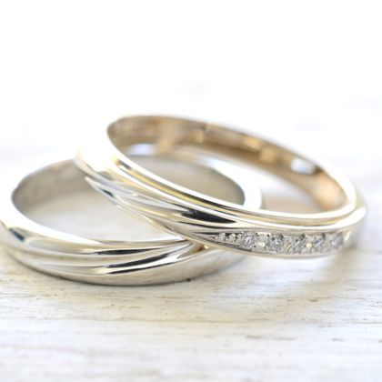 【湘南彫金工房 andfuse】【手作り結婚指輪デザインワックスコース】サイドにメレダイアをセットして2種類の地金を使用したコンビネーションのお洒落な手作り結婚指輪