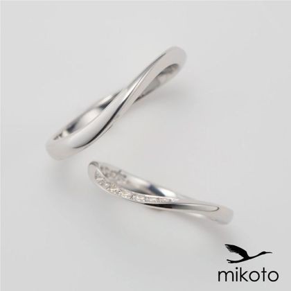 【鶴(mikoto)】【18MA-015a】ダイヤモンドをあしらったシンプルなウェーブ結婚指輪