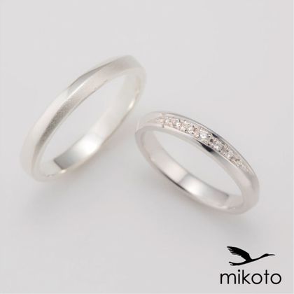 【鶴(mikoto)】【18MA-012a】ダイヤモンドが美しくグラデーションに流れる結婚指輪