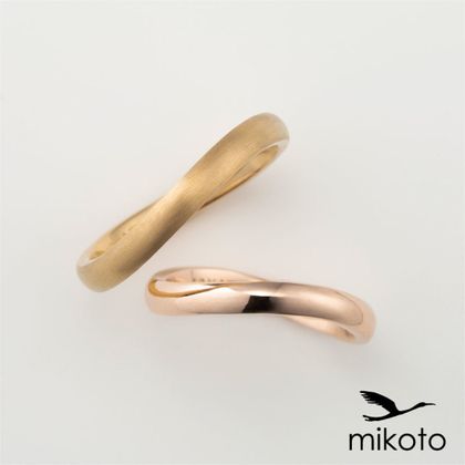 【鶴(mikoto)】【18MA-006a】S字ウェーブが綺麗なピンクゴールドの結婚指輪