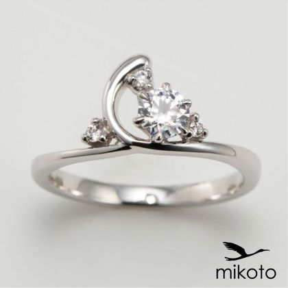 【鶴(mikoto)】【19EN-010】有機的なカーブが華やかな手元を演出してくれる婚約指輪