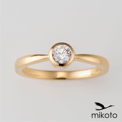 【鶴(mikoto)】【22EN-020】ゴールドの色味が指に馴染むおしゃれな婚約指輪