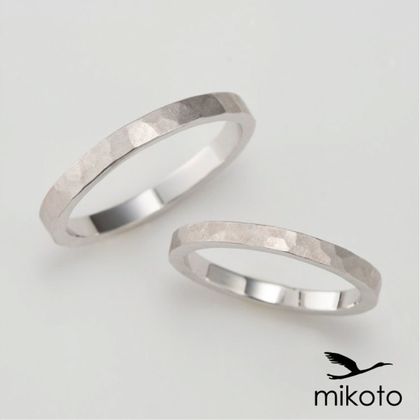 【鶴(mikoto)】【18TE-009】プラチナに鎚目マットを施した結婚指輪