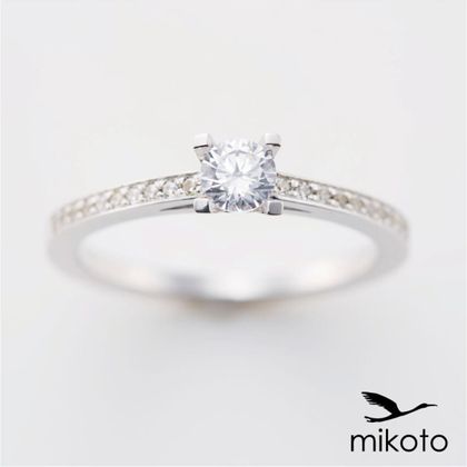 【鶴(mikoto)】【18EN-004】サイドに連なるメレダイヤが華やかなプラチナの婚約指輪