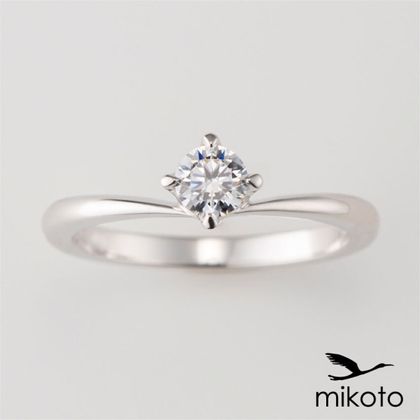 【鶴(mikoto)】【20EN-016】1粒のダイヤモンドを雫のように見立てたV字の婚約指輪