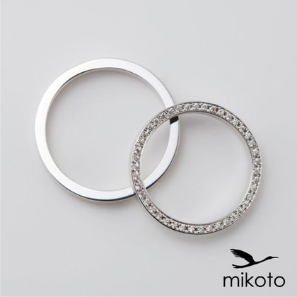 【鶴(mikoto)】【18MA-009a】側面のダイヤモンドが華やかなフルエタニティの結婚指輪