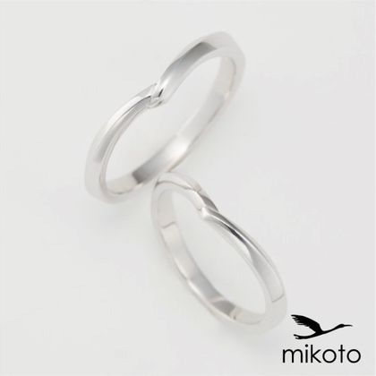 【鶴(mikoto)】【18MA-021】おふたりが手をつないだような寄り添う姿をイメージした結婚指輪