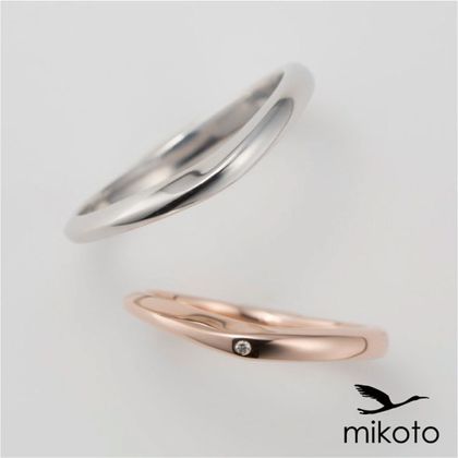 【鶴(mikoto)】【18MA-020a】1石あしらったダイヤモンドがチャーミングなU字ウェーブの結婚指輪