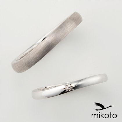 【鶴(mikoto)】【20MA-030】マットでクールなウェーブデザインのプラチナ結婚指輪