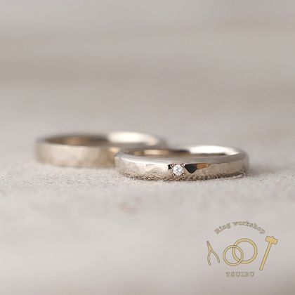 【ついぶ工房】【二人の想いが詰まった手作り結婚指輪】K18ホワイトゴールド・槌目型/甲丸鎚目型・鏡面仕上げ/マット仕上げ