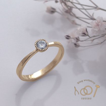 【ついぶ工房】【想いを込めた手作り婚約指輪】K18イエローゴールド・槌目型・覆輪（ミルグレイン）・鏡面仕上げ