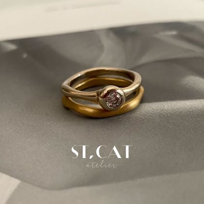 【atelier ST, CAT(アトリエ エスティーキャット)】ファッション性の高いダイヤモンド【オーダー婚約指輪】Engagement Ring 覆輪