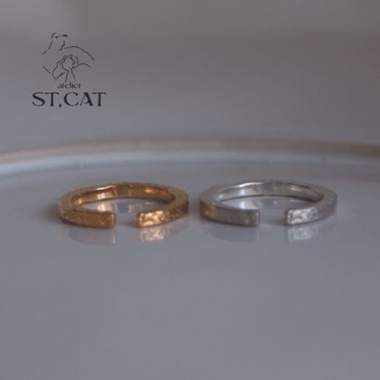 【atelier ST, CAT(アトリエ エスティーキャット)】角のあるシルエットに、ラフなテクスチャー【オーダー結婚指輪】Surrealism