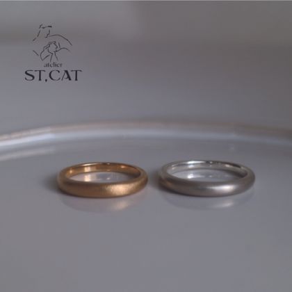 【atelier ST, CAT(アトリエ エスティーキャット)】古典芸術に登場する女性像の麗しい厚みと曲線【オーダー結婚指輪】Seiren