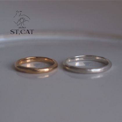 【atelier ST, CAT(アトリエ エスティーキャット)】ブランドらしいラフで捻ったようなテクスチャー【オーダー結婚指輪】Gallery