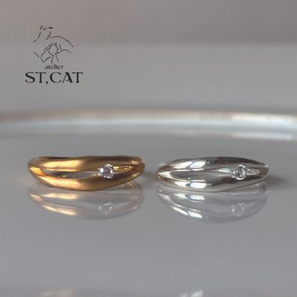 【atelier ST, CAT(アトリエ エスティーキャット)】軽やかにダイヤが浮いて見えるよう、上下で挟み込んだ留め方【オーダー婚約指輪】Seashell
