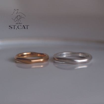 【atelier ST, CAT(アトリエ エスティーキャット)】カーヴィーなラインが美しいフォルム【オーダー結婚指輪】Femme