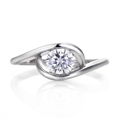 【DIAMOND DOT LAB(ダイアモンド ドット ラボ)】4ER-05-05　エンゲージリング　/ 存在感抜群の婚約指輪です。 