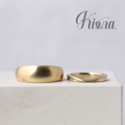 【atelier Kiona(アトリエキオナ)】【オーダーメイド】デザインが別でもさりげないダイヤモンドでペア感を