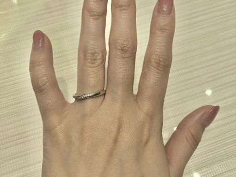 【TRECENTI(トレセンテ)の口コミ】 流れるようなダイヤのきらめきがあるデザインです。ストレートなのですが…