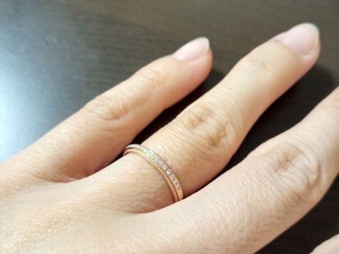 【アイプリモ(I-PRIMO)の口コミ】 手になじむピンクゴールドの指輪です。ハーフエタニティはわたしにはゴー…
