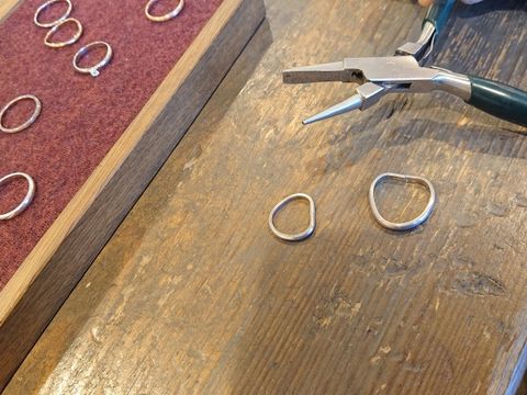 【鎌倉彫金工房の口コミ】 想い出作りも兼ねて手作りにしました
指輪入らないと考えていた夫も
完成…